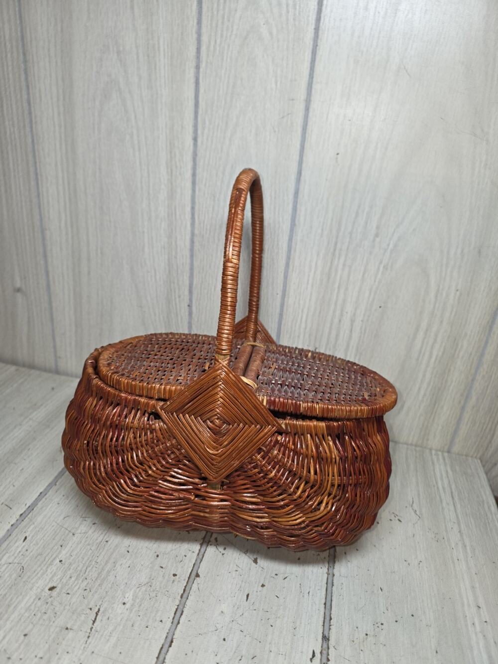 VTG Primitive New England Splint Wood Lidded Buttocks Basket Two Compartment